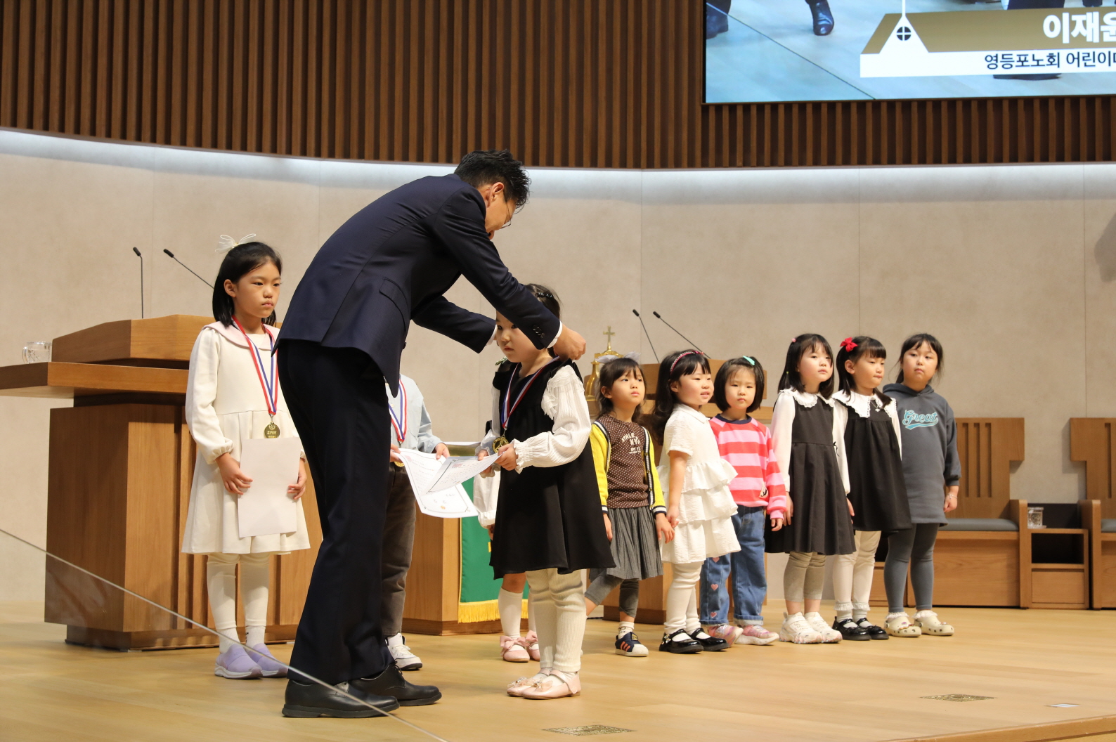 S2V4A8765.jpg S2V4A8765.jpg